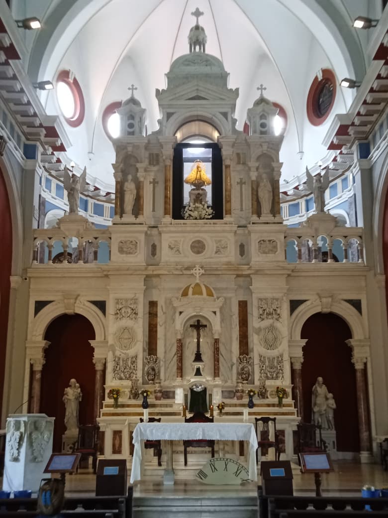Interior del Santuario Nacional Basílica Menor de Nuestra Señora de la Caridad del Cobre. Foto: Nelson Hair Melik Marrero / Cubahora